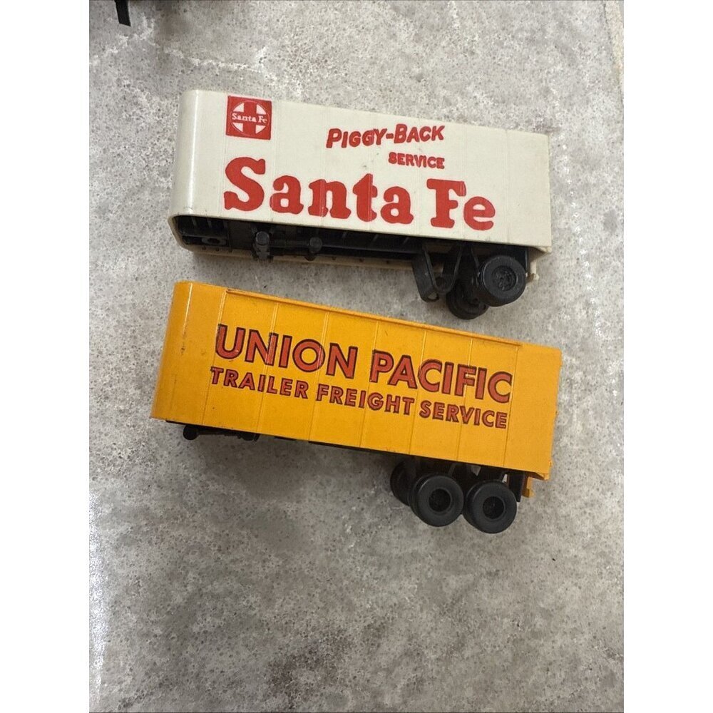 Vintage Tyco HO Scale lot of 2 trailers. Pre-owned